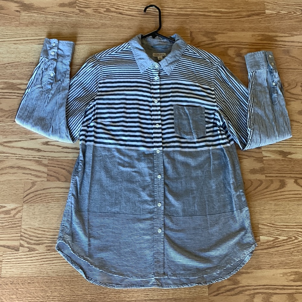 Women’ horizontal striped button down shirt